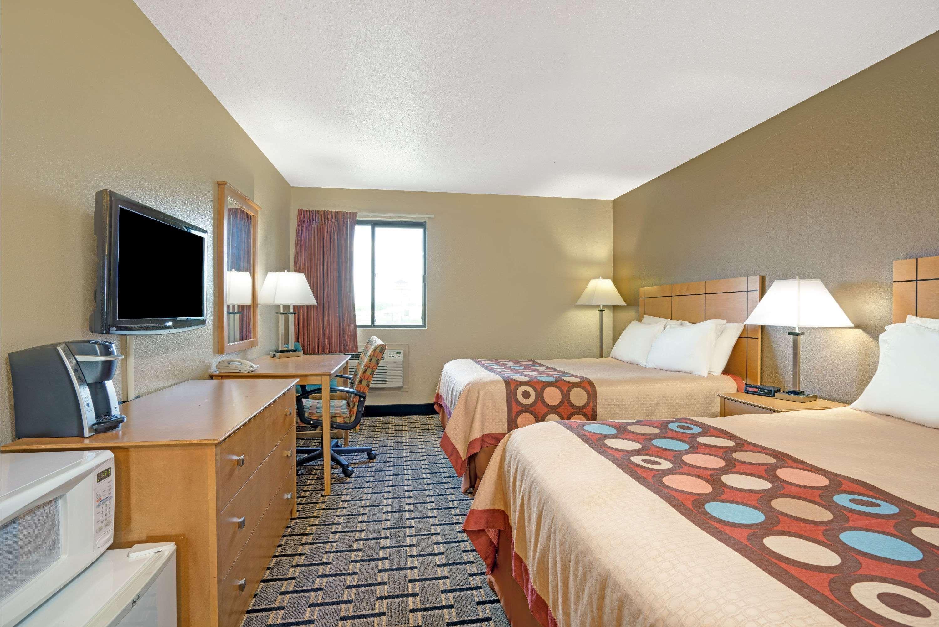 Super 8 By Wyndham Melrose Hotel Buitenkant foto