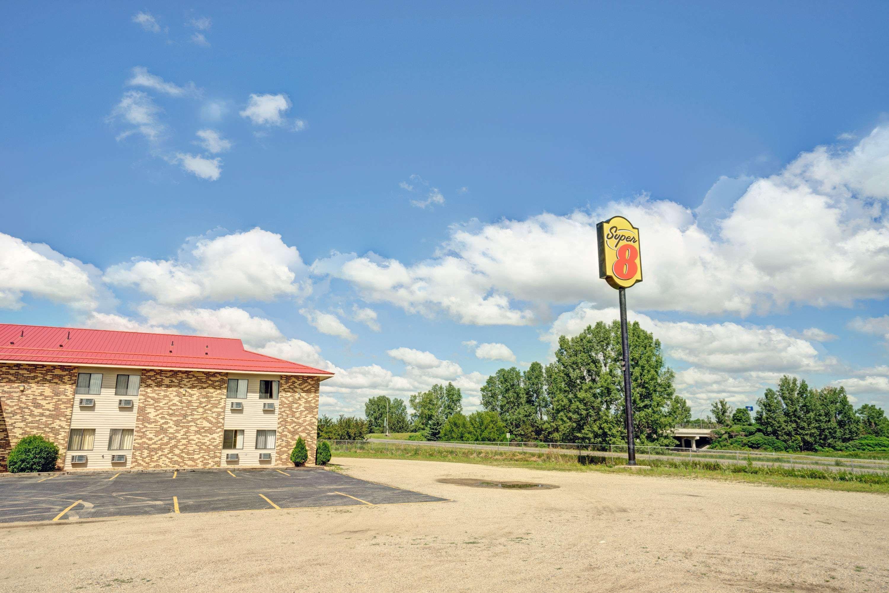 Super 8 By Wyndham Melrose Hotel Buitenkant foto